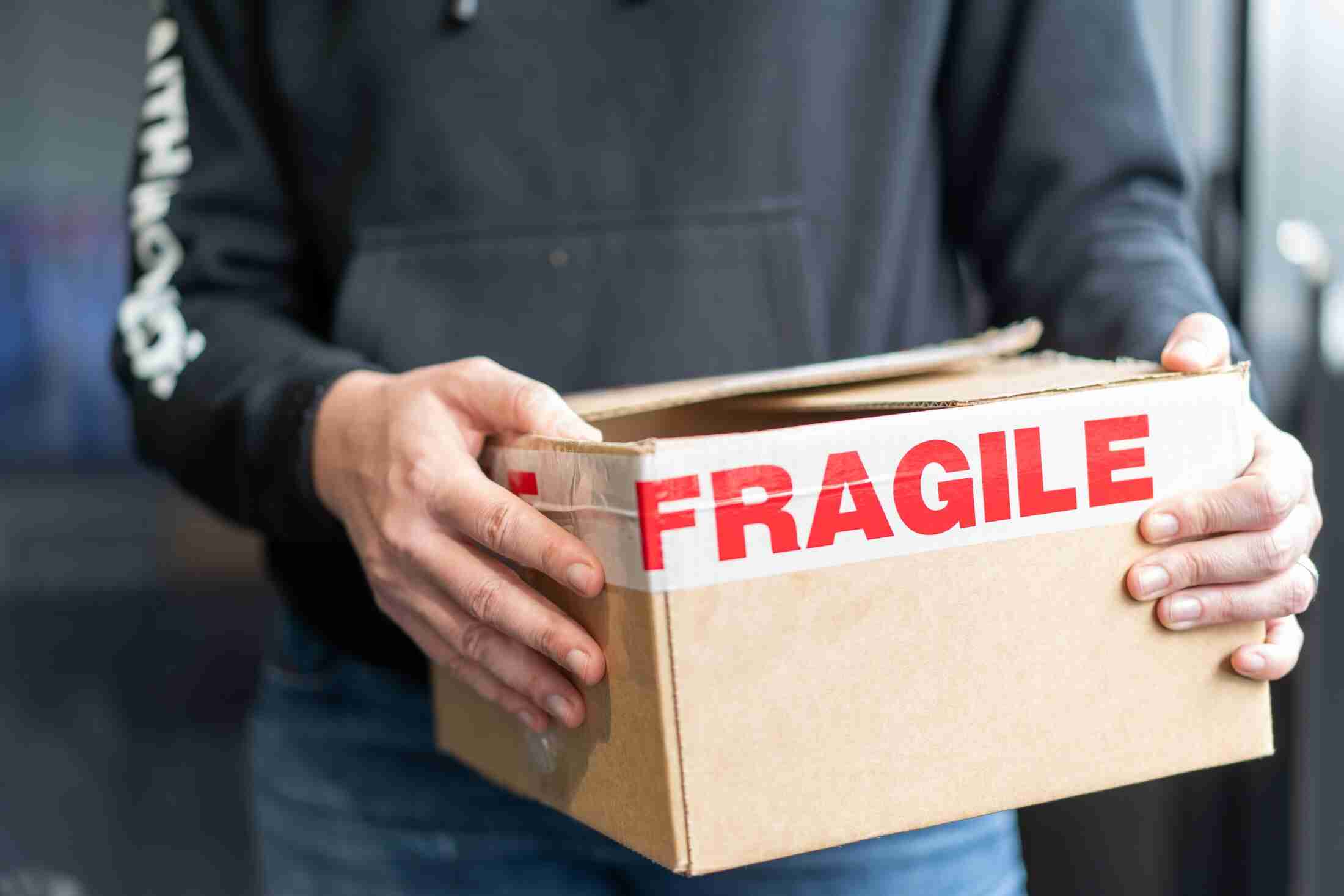 Step-by-Step Guide to Packing Fragile Glassware