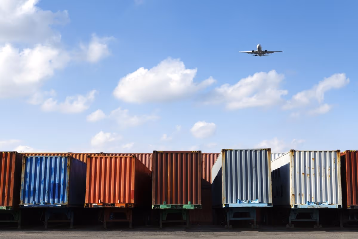 Air Freight vs. Sea Freight – Comparison between the Cost, Speed, Safety, and Environmental Impact