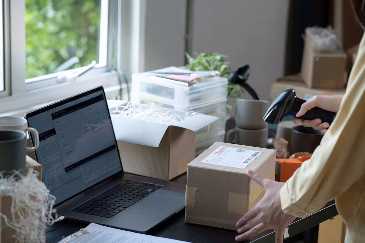 Ecommerce Shipping: Tips, Solutions & Best Practices